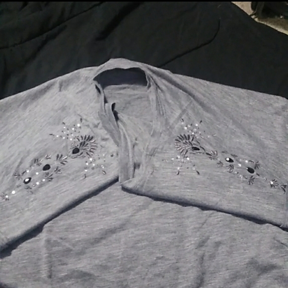 Torrid Beaded Embroidered Gray Top Size 2 - Picture 3 of 4